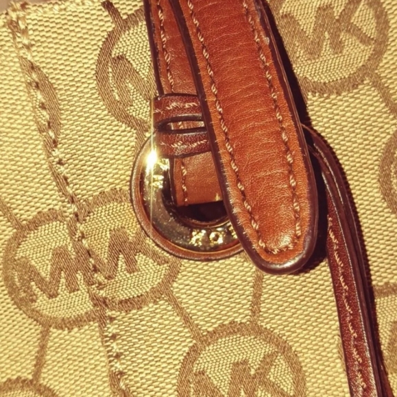 Michael Khors Purse - Picture 3 of 4